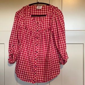 Gently worn (maybe once) cotton top. Size 6